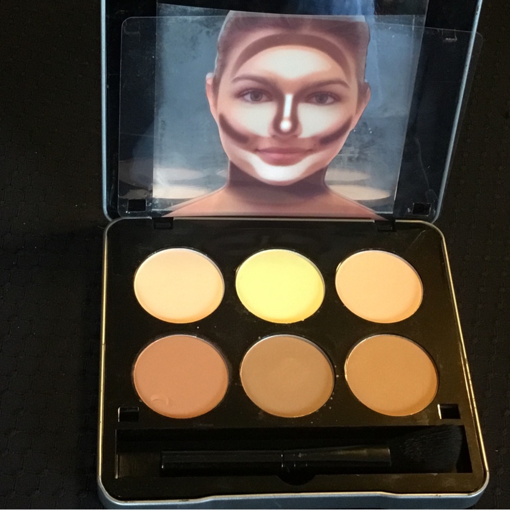 Makeover Essentials Contour Kit - Silver - Picture 2 of 3